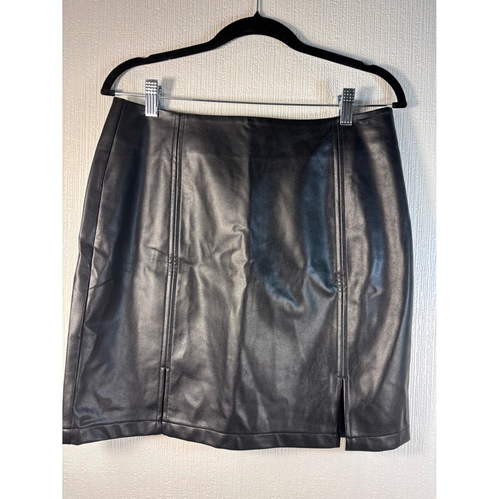 Mangopop Faux Leather Black Mini NWT Size L